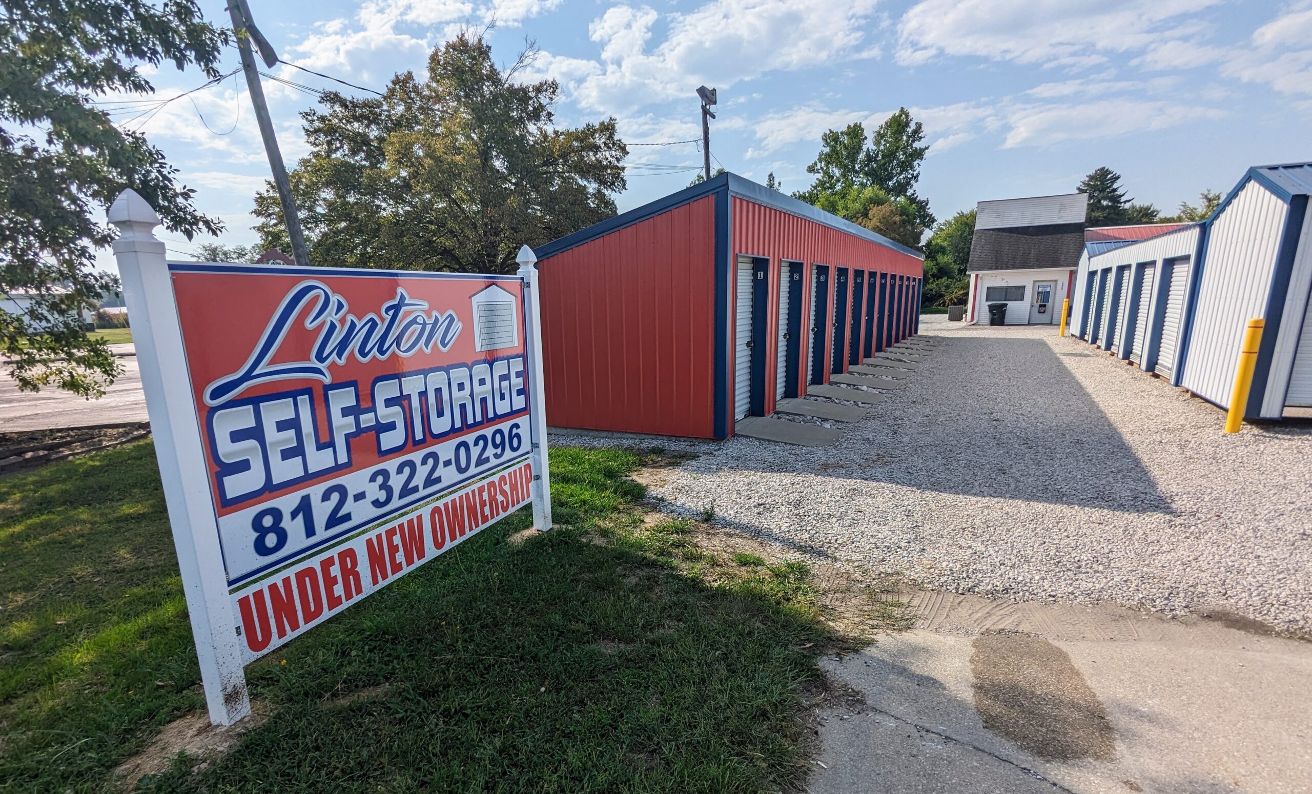 Linton Self Storage - Wide View - Up Close Sign